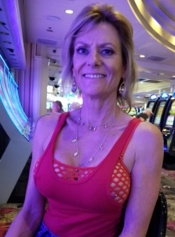 pinktacodreamer:Casino Day, Fremont St