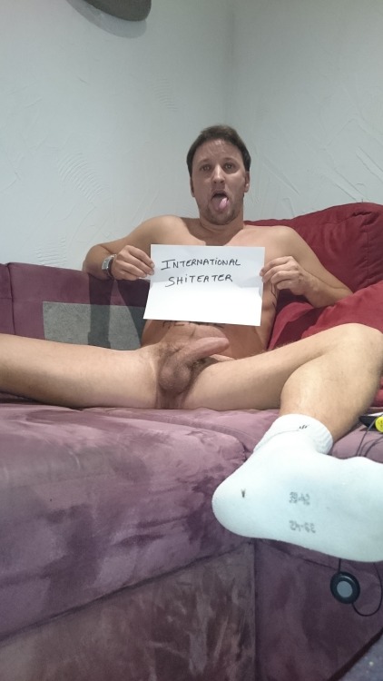 elputodefilnet:  Please help this shit eater to became famous! 