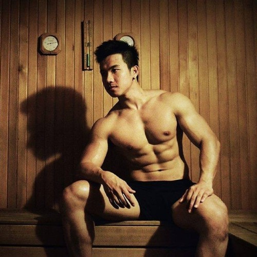 chinesemale:  The body achieves what the mind believes. So does most things in life. #flexfriday #finalsaunashot  Credits to @euleon_s & @briansoon891 by hans_yung http://ift.tt/1rp0i0o 