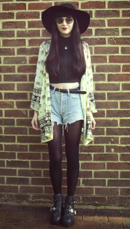 youmustbeloco:  Fashion inspiration╰☆╮