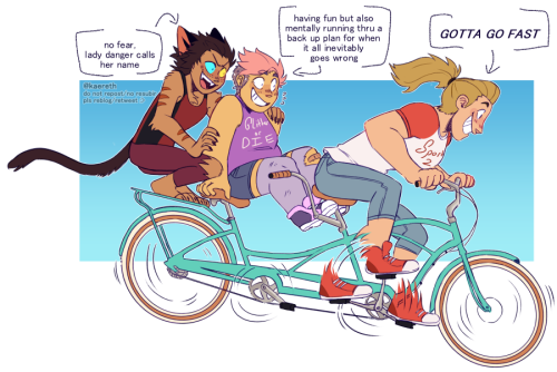 kaereth:Glitradora having some good old fashioned bike time fun for a kofi ;)