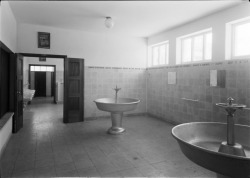 furtho:  Mário Novais’ photograph of bathrooms at the Francisco Arruda Industrial School, Lisbon (via here)  