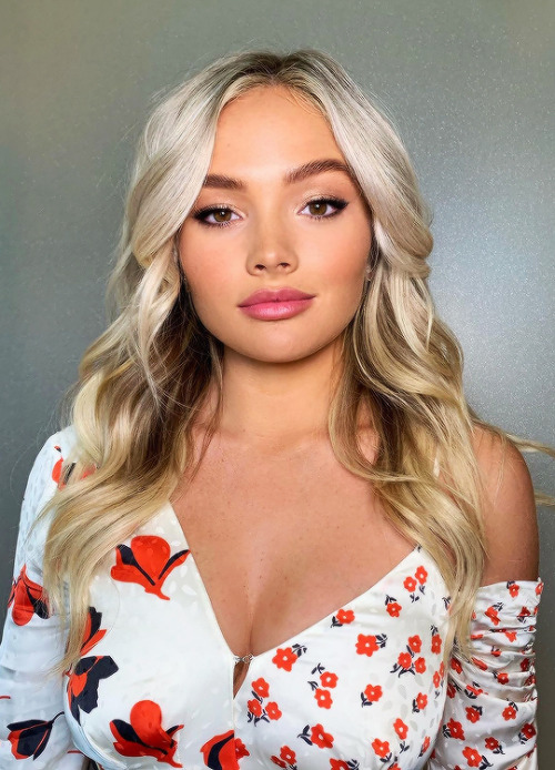 NATALIE ALYN LIND          Social Media