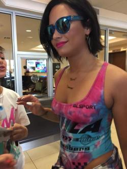 dlovato-news:   Demi in Miami - July 2nd