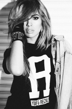 villegas-news:  New picture of Jasmine’s photoshoot for Young &amp; Reckless