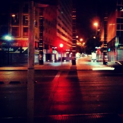 rotgut:  Noche un tanto roja en la Calle Ahumada, Santiago de Chile.