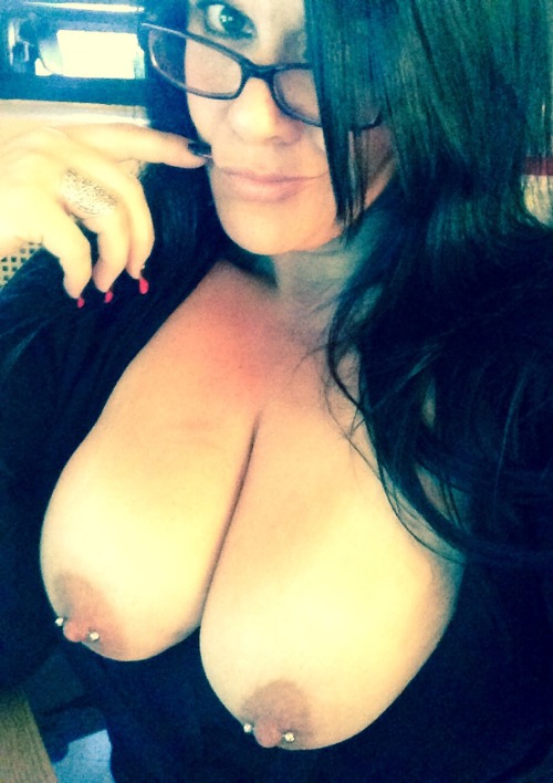 wow… that BIG BEAUTIFUL a HUGE TITS BOOBS…! even HER FACE LOOK VERY SMOKING HOT SEXY WITCHY GORGEOUS !! I feel want her…!