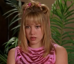 cyberteenager:  Some of Lizzie’s greatest hairstyles 