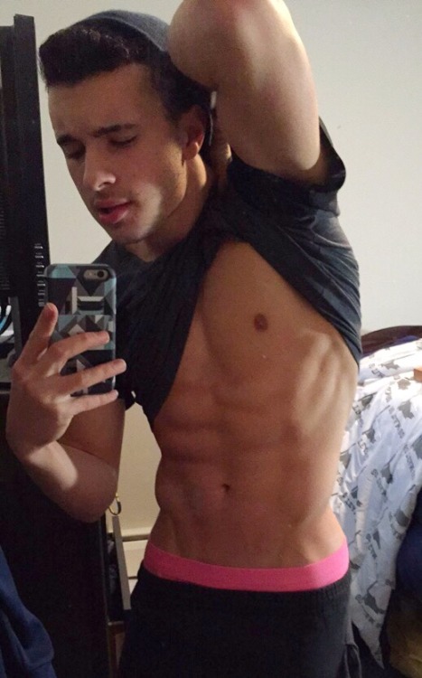 gymnastkid589:  Just call me the selfie king 