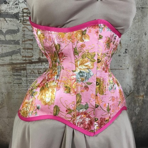 MCC184 pink brocade corset #mysticcitycorsets #mysticcitycorsetry #waisttraining #tightlacingcorsets