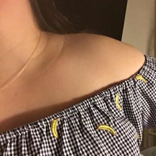 sleepymiso:i’m so glad i bought this crop top it’s truly so cute on me i can’t wait to wear it out !