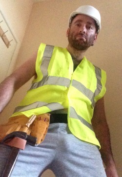 itsfantasymeatstuff:  furry-chap:  Hi Vis Fucker   I’d slurp that builders tool!