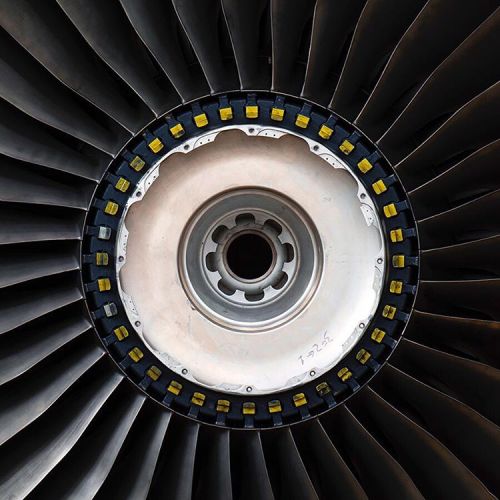 lensblr-network:Gold metal / gold medal. Top of the podium in the @tapportugal engine shop. #tapbyla