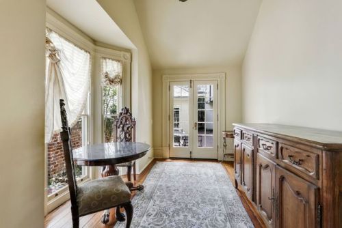 houseblogging: New Orleans, Louisiana 9 beds 11 baths $2,490,000  Wow!