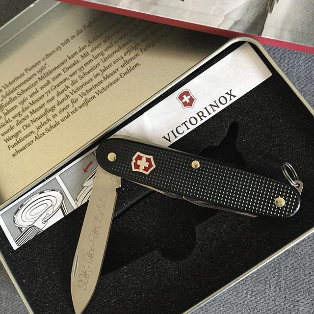 Fantastic numbered and engraved special Victorinox alox pioneer for a UK sak Facebook group. Number 15 of 25! #victorinox #sak #alox #edc #aloxpioneer http://ift.tt/1LxE09e