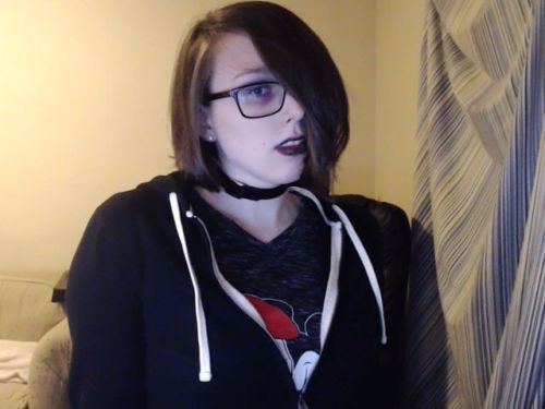 lil-uni:  An emo girl at school slips you a note that says to meet her in the bathroom in 20 minutes