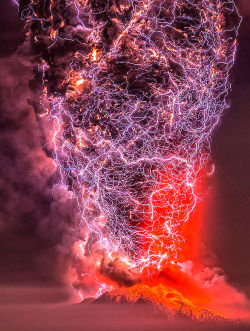 lori-rocks:  Calbuco Volcano.. eruption 2015