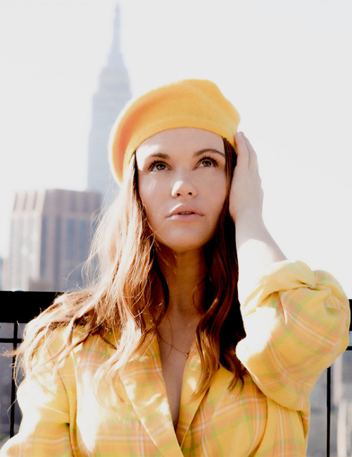 Holland Roden - Page 2 Tumblr_oyrgw9TGU41qj6bp2o2_r1_500