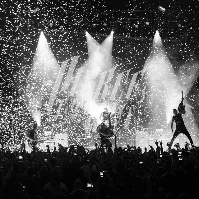 elmakias:  I love confetti. Good to be back out with @piercetheveil . You guys ready
