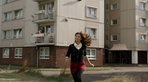 althefandomslove:  Clara lives in the same place Rose did… I’m talking the same building. The EXACT same building. Why didn’t the doctor acknowledge that?! Did he forget?! Why does she live in the same building?! Did they know each other?!  EXPLAIN