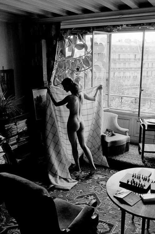 undr: Frank Horvat. Paris, France, for Got It, Allessandra Ferlini.  1986