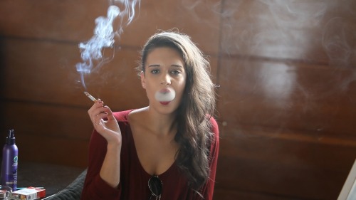 p1nksm0k3: -Sexy sexy french inhale!!