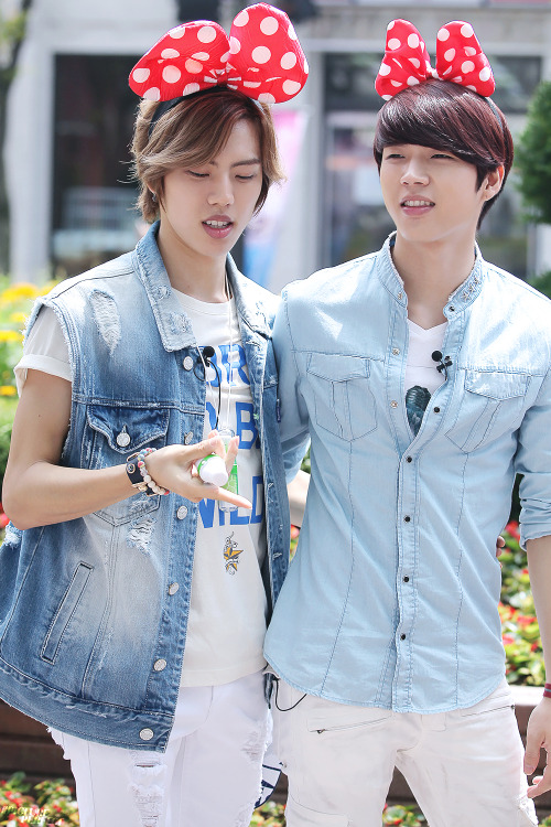 iris4289:  DONGWOO @ KBS Live Tong Plus Recording at Seoul Land 130729Cr. PICTURE PERFECTDO NOT edit/crop/modify the photo.DO NOT remove the logo. 