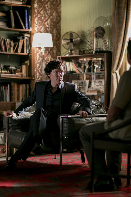 New officially release promo images from Sherlock S4E1 The Six Thatchers 