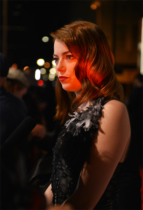 emmastonedaily:  Emma Stone attends the red carpet premiere of ‘La La Land’ at the 39th 