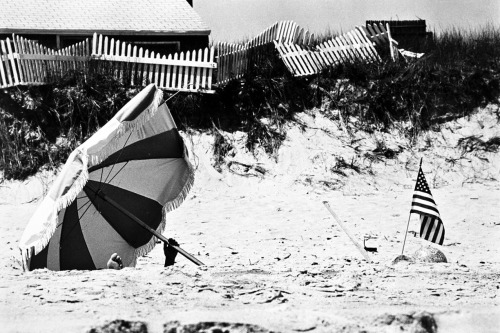 Elliott Erwitt - Amagansett, New York, 1969.