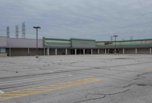 bauzeitgeist: Abandoned TJ Maxx, Maryland. Photo ©December 2016 Chris Arnade, via Twitter.