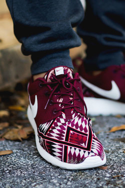 x-dopeshit:  airville:  &ldquo;Red Native&rdquo; Nike Roshe Run Custom by Niwreig   http://x-dopeshit.tumblr.com