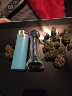 biggiebiggs918:  Larry OG on left OG Kush on right bowl loaded lets get faded! sb1204