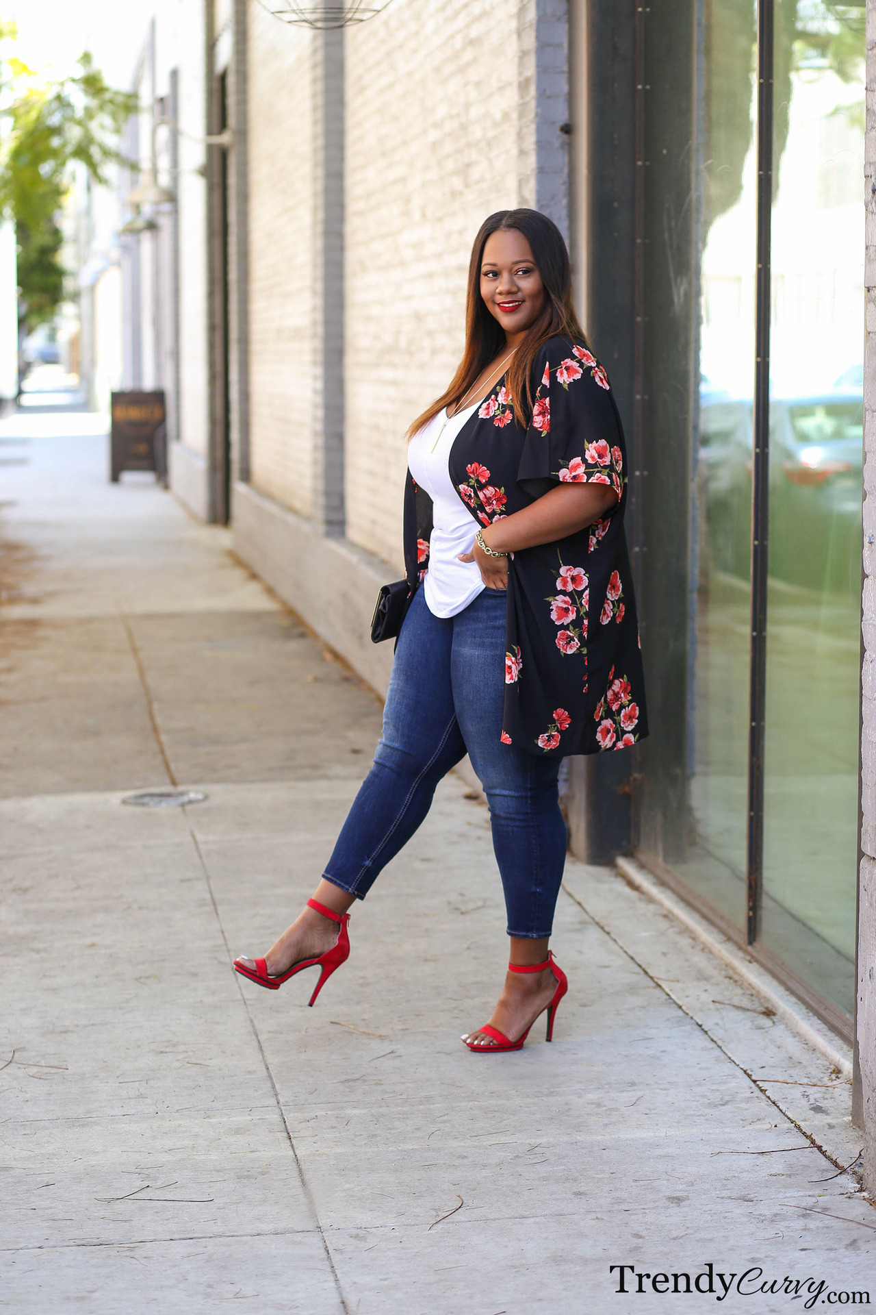 trendycurvy:  Bold FloralsOutfit details on TrendyCurvy.comPhotographer: Steve Suavemente