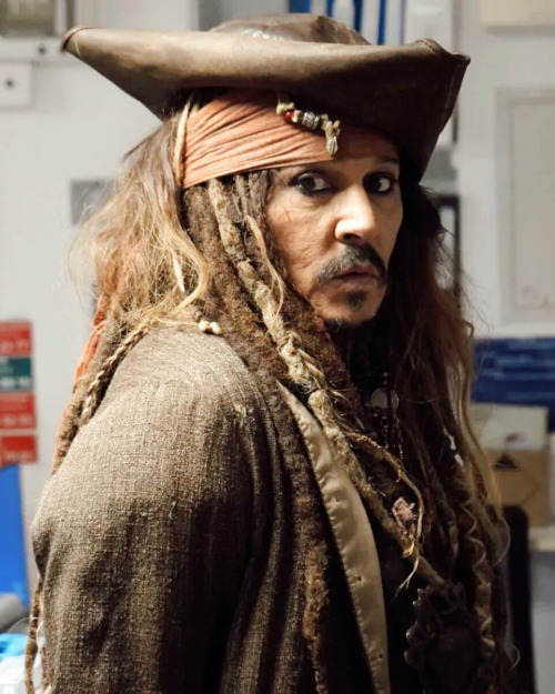 NEW: Johnny Depp Dressing As Captain Jack Sparrow For A Surprise Visit To A Children Hospital In Spain