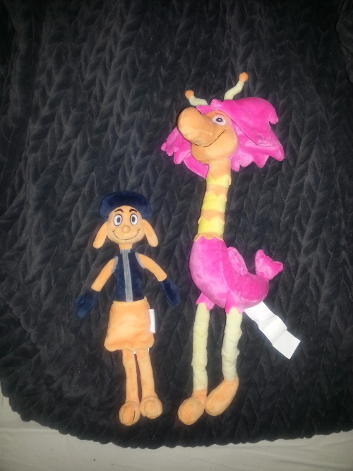 Just in time for Dr. Seuss Month, I have received plushies of Gluntz and Mr. Jenkins the Chickeraffe