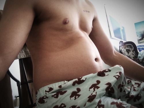 growingmygut:  captainredfieldswifey:  lovesguysbellies:  Sometimes playing with my belly gives me this ._.  Soooo hott! :3  boners and bellies and meaty pecs… those are a few of my favourite things