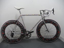 aces5050:  Prototype Colnago Road Bike with Matching Art Wheels Now For Sale – Only 贎,000 (via Bike Rumor)