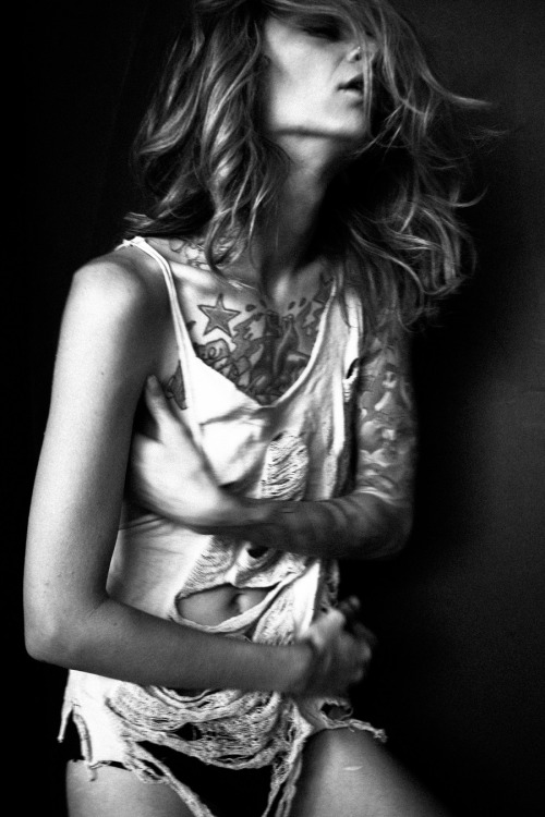 excitedpigeon:  Excitedpigeon:  “Expressionsim” Theresa Manchester by Lucas Passmore for FE!  