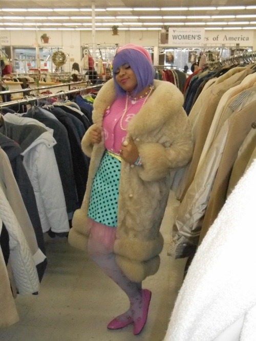 kitsunefantasy:My Barbie themed outfit~! I felt hella cute and I found a new furry friend at the thr