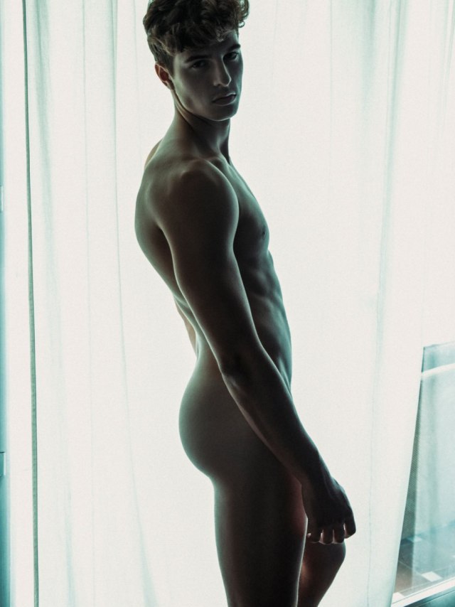 portaavions: Eduard Torres 