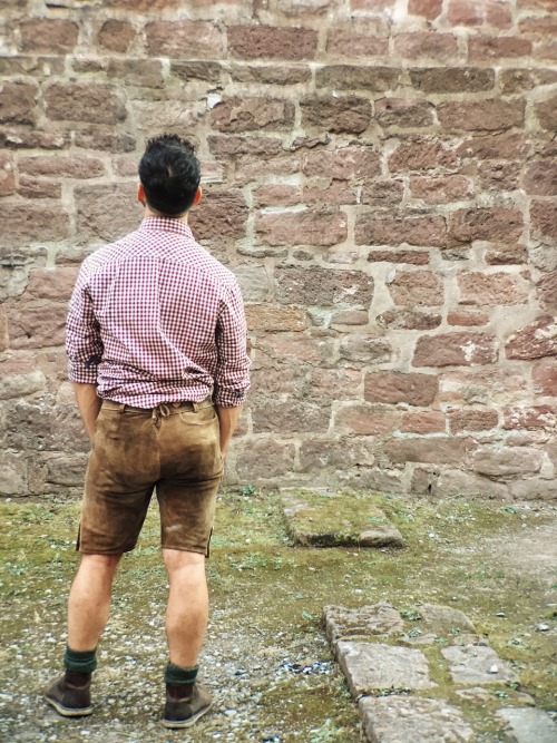 padded-cookie:Do you think the other people at the Oktoberfest will realize the boy in lederhosen ri