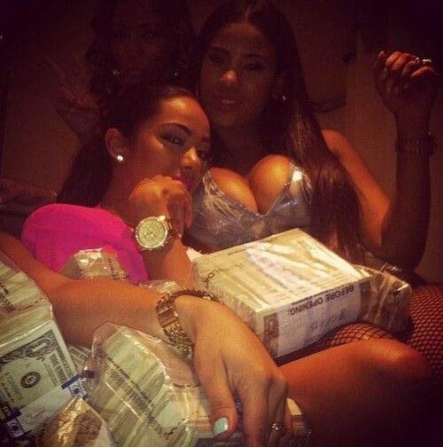 wcked:simplylovelyyy:pr1nceshawn:Strippers enjoying their money.Amazing.This photoset makes me so ha