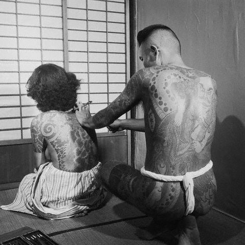 gh3ttobla5ter:  Vintage photos of women getting tattoos by the tebori method.   ✨