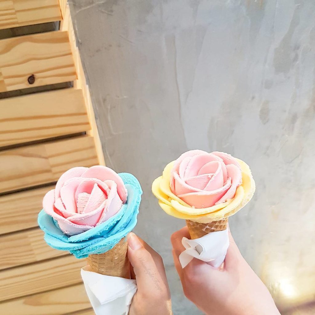 mymodernmet:  Delightful Rose-Shaped Scoops of Gelato Are Popping Up All Over Instagram