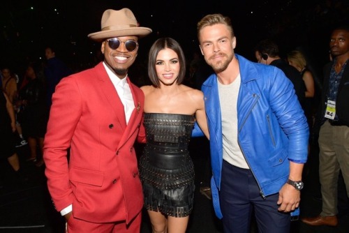 The cast of ‘World of Dance’ Ne-Yo, Jenna Dewan and Derek Hough pose for a picture before heading on