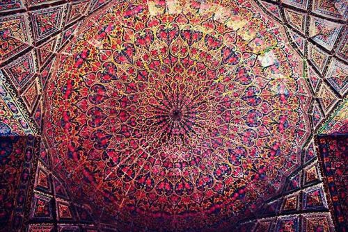 deducecanoe: mymodernmet: The stunning Nasir al-mulk Mosque hides a gorgeous secret between the wall