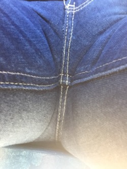 inhollisteronly:  My inner thigh seams need your tongues attention  Indeed they do
