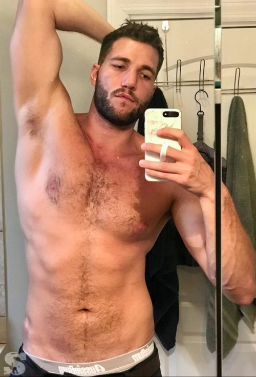 scruffyscruffies: Tall ‘n built 27y/o Illinois (via TumbleOn)