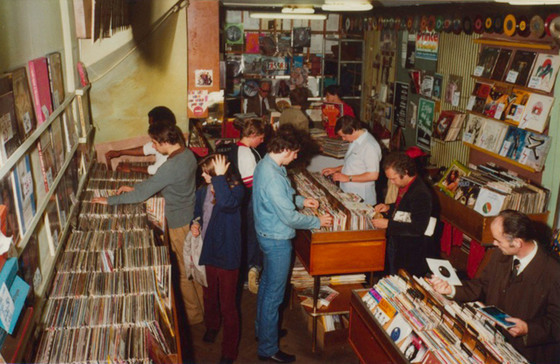 vinylpressmusic:  Vintage Vinyl - How Record Shops used to look